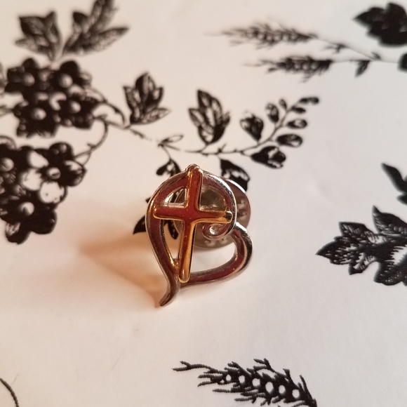 Heart with cross pin jo30 - Picture 5 of 6